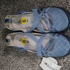 NWT Women's Comfort Mary Jane's.